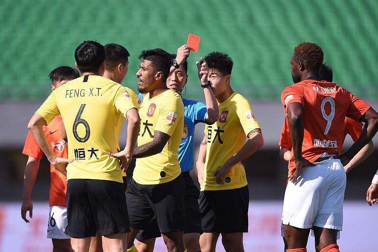 中超红黑榜：恒大红牌罗生门 国安5连胜当之无愧