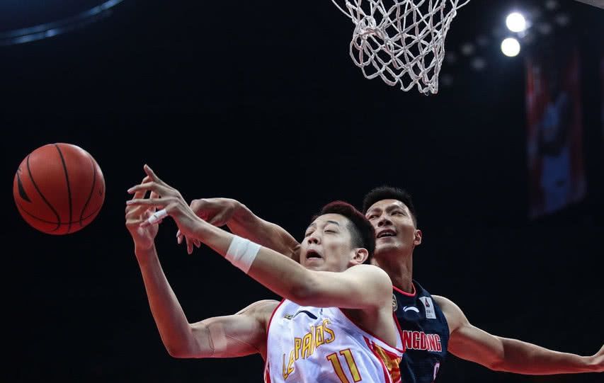 4战共领到20次犯规，不是他太弱，是易建联太强了！