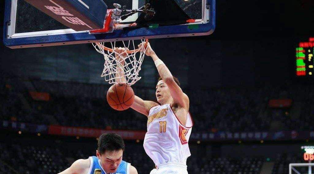 4战共领到20次犯规，不是他太弱，是易建联太强了！