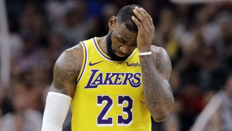 LeBron-LA-hand-on-head.jpg
