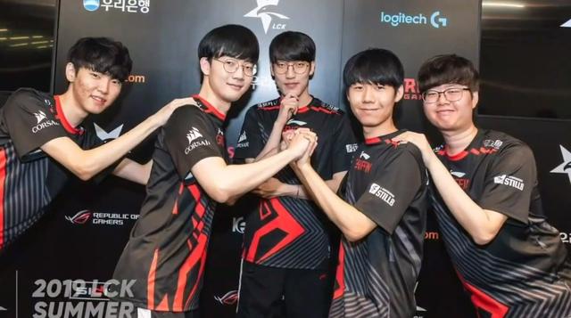 SKT“奇怪行为”引发热议！迟迟不出国，只和一支S9战队打训练赛