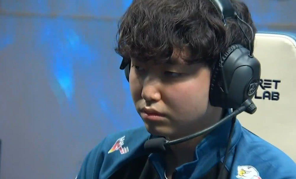 DWG战队26分推平LK基地水晶 越南0作用中单引争议