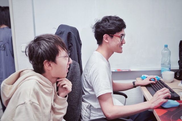 香锅欧服偶遇UZI 小狗反手掏出中单天使放出无敌豪言