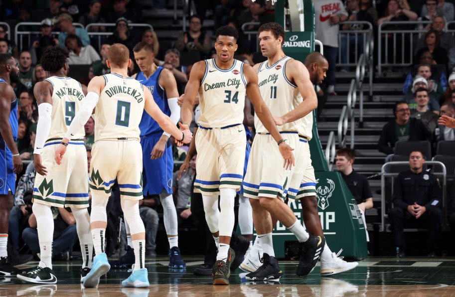 雄鹿本赛季常规赛前27场净胜分+366，位列NBA历史第5