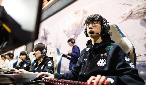 S9小组赛后IG辅助翻身?网友认为宝蓝是位大赛型选手