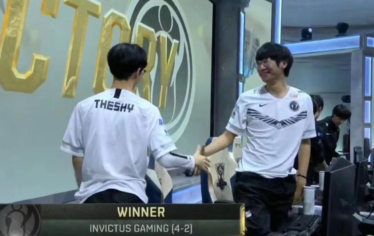 Ning接受采访:和Theshy赛后握手 是因为我很想念他