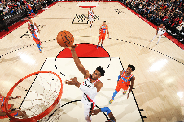 内线大闸！怀特塞德上半场得到12分11篮板4封盖