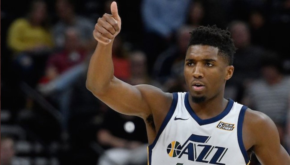 米切尔谈与76人场边球迷斗嘴：那人肯定是喝多了