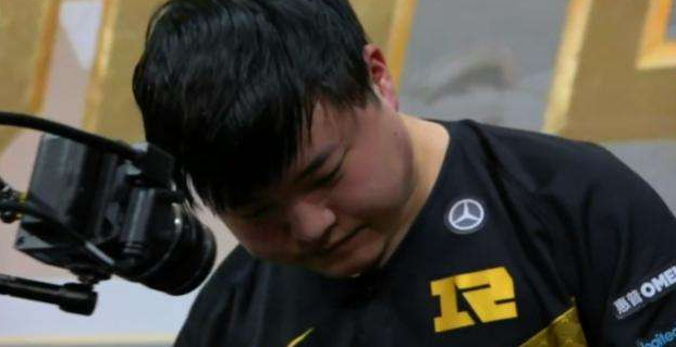 Letme直播中遭到喷子嘲讽 让男一句话回怼令粉丝泪目