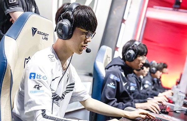 英文解说评价IG:只要闻到机会的味道,他们就会碾压一切