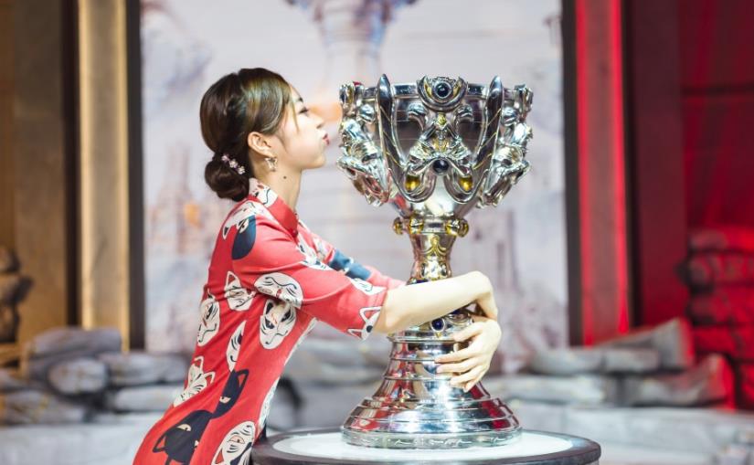 余霜和小珏接二连三被偷 马德里的窃贼是盯上LPL了？