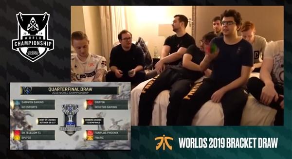 FNC全员观看S9八强抽签 看到FPX笑开花