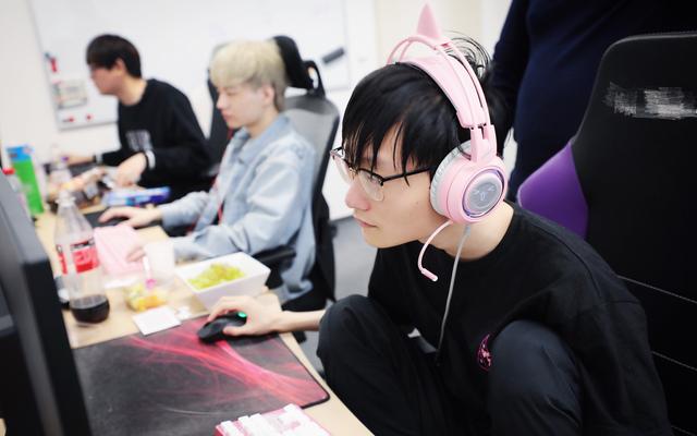 FPX又集体搞事,全员改欧服ID,Doinb致敬三位“野爹”