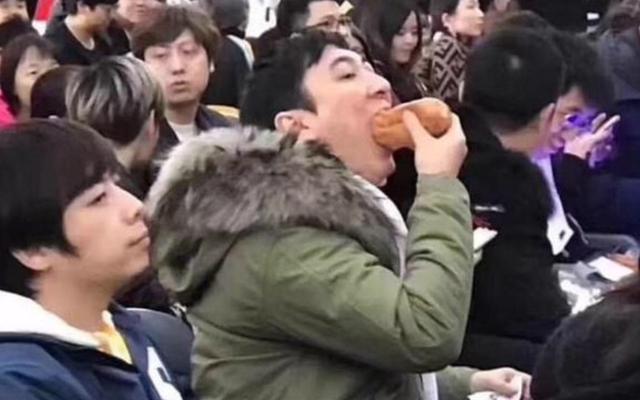 FPX全员抵达马德里,Doinb精神状态好,吃面包致敬百分百胜率AD?