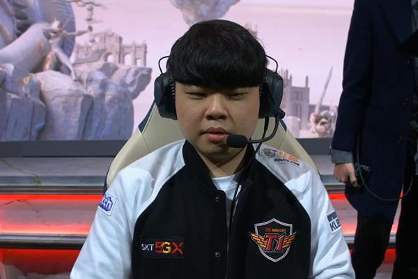 站着输不丢人!RNG惜败SKT却收获肯定,这才是夺冠者该有的姿态