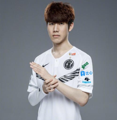 Theshy直言：我和Nuguri风格不同 他太容易被Gank了