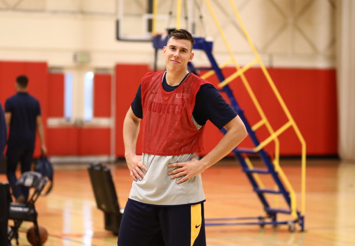 东契奇庆祝老乡钱查尔得到生涯首分：为你喝彩