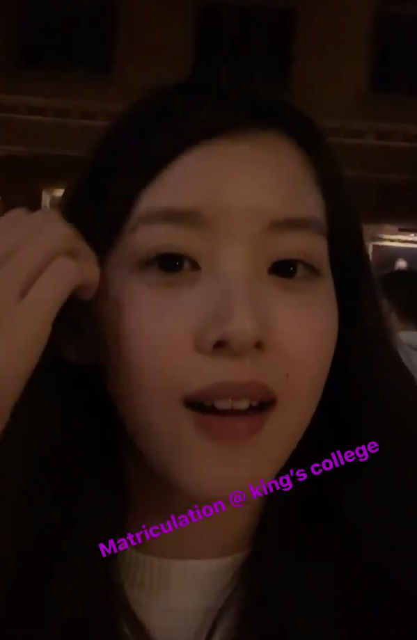 留学生活丰富多彩!章泽天精心打扮出席晚宴心情好
