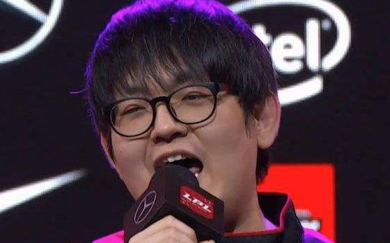 FPX上单贡子哥更改欧服ID 口嗨队友LWX却误伤到自己