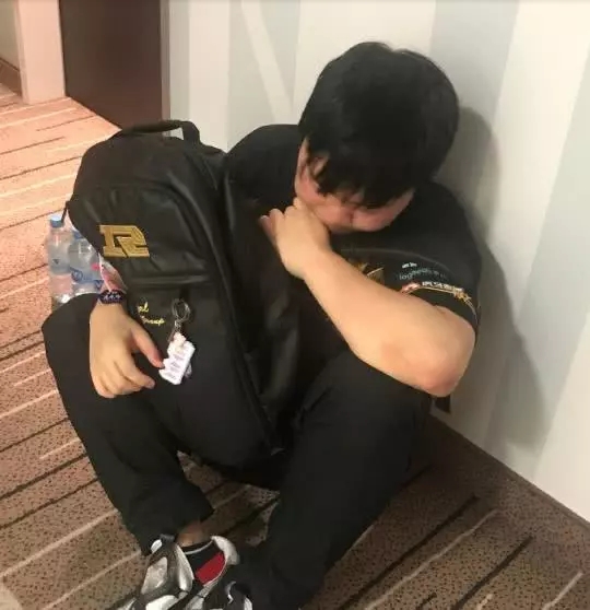 Letme直播中遭到喷子嘲讽 让男一句话回怼令粉丝泪目